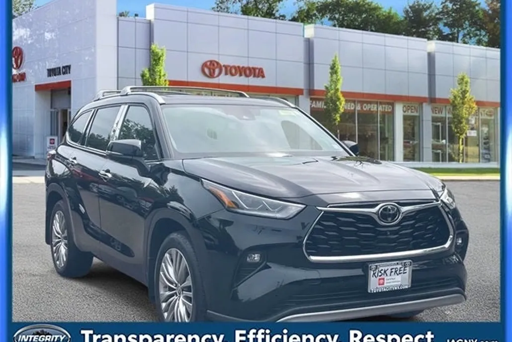 2023 Toyota Highlander Platinum photo 1