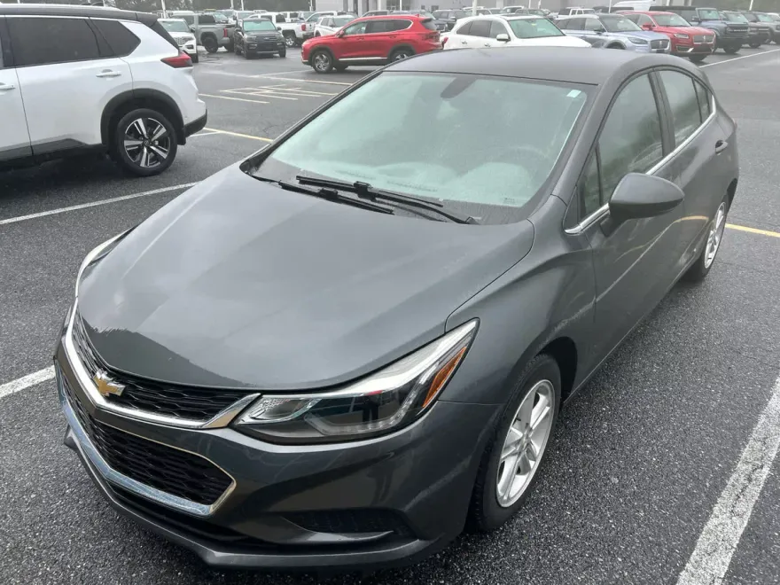 2017 Chevrolet Cruze LT photo 1