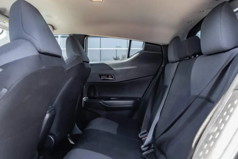 2021 Toyota C-HR LE photo 1
