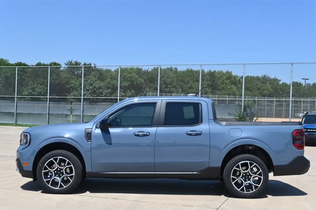 2025 Ford Maverick Lariat photo 1
