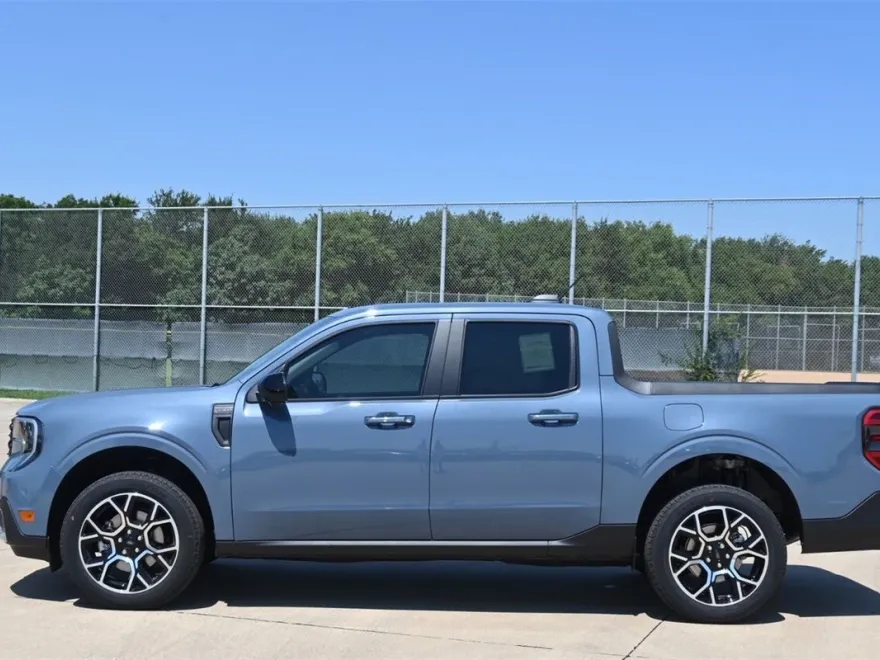 2025 Ford Maverick Lariat photo 1