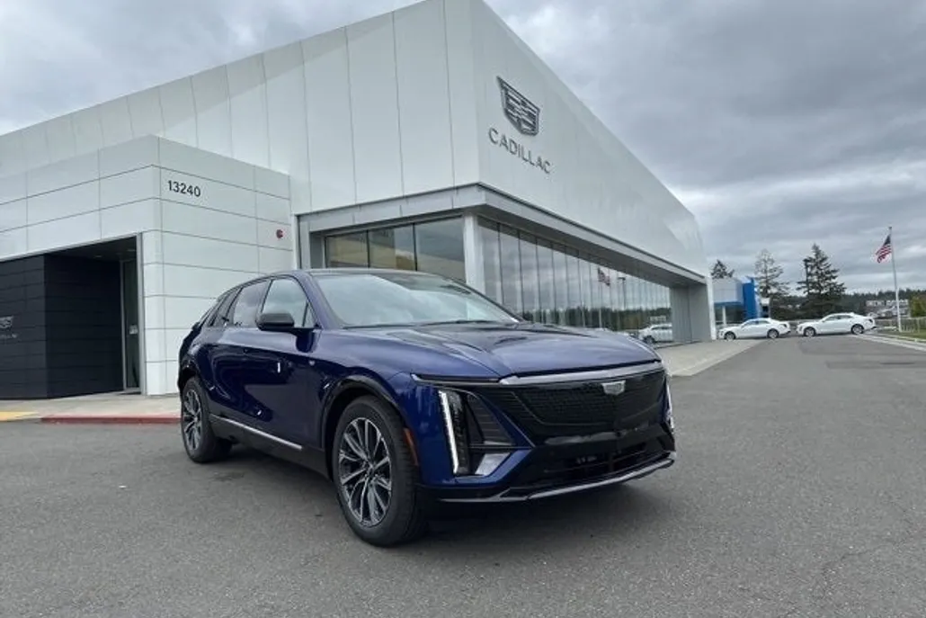 2025 Cadillac Lyriq Sport photo 1