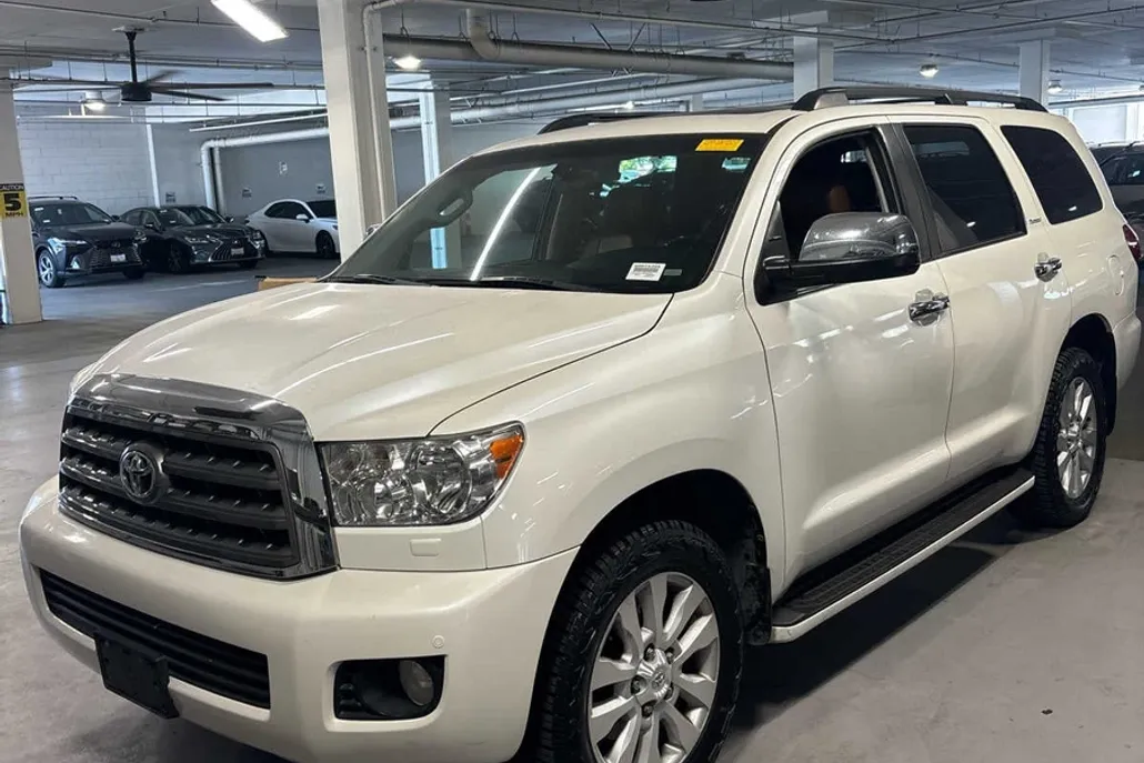 2017 Toyota Sequoia Platinum photo 1