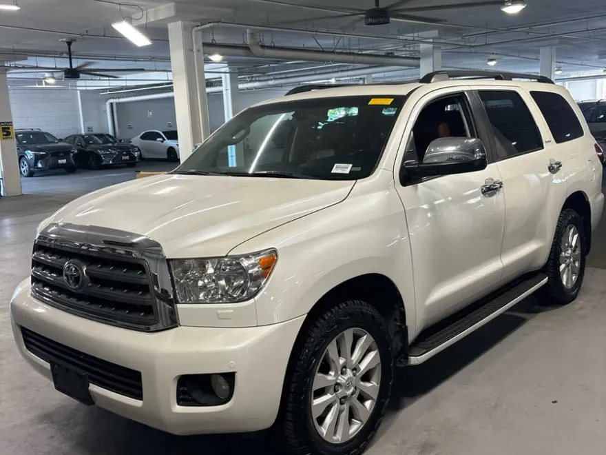2017 Toyota Sequoia Platinum photo 1