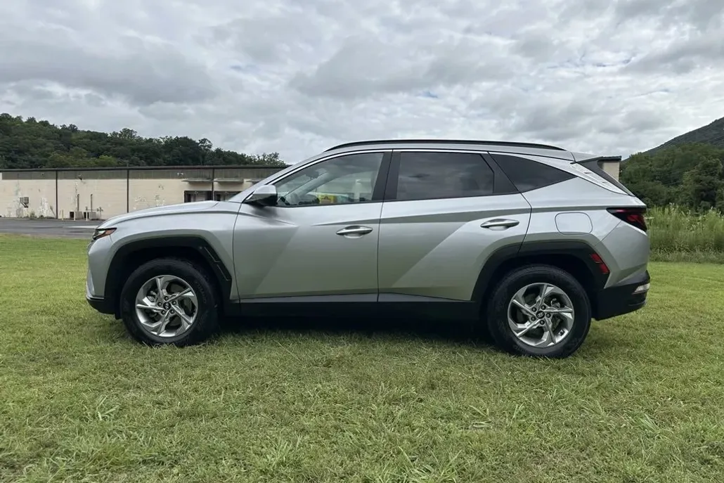 2024 Hyundai Tucson SEL photo 1