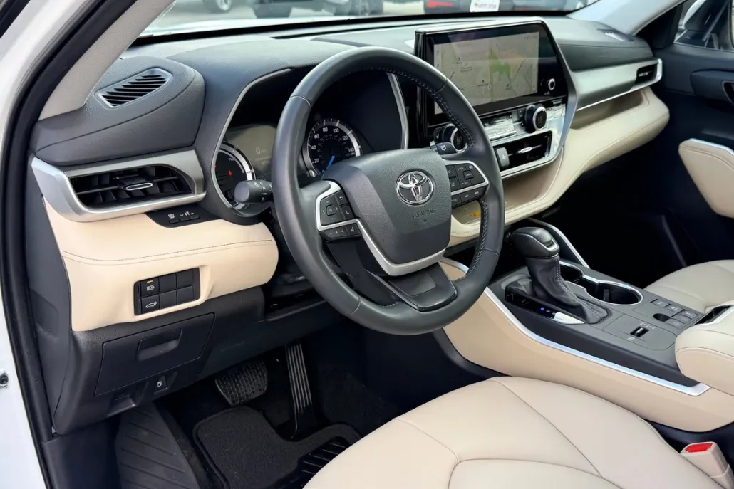2024 Toyota Highlander Hybrid XLE photo 1