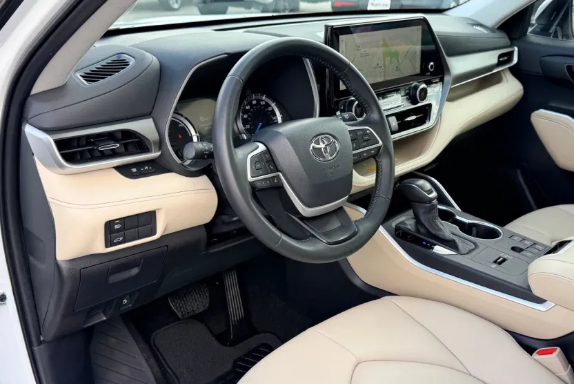 2024 Toyota Highlander Hybrid XLE photo 1
