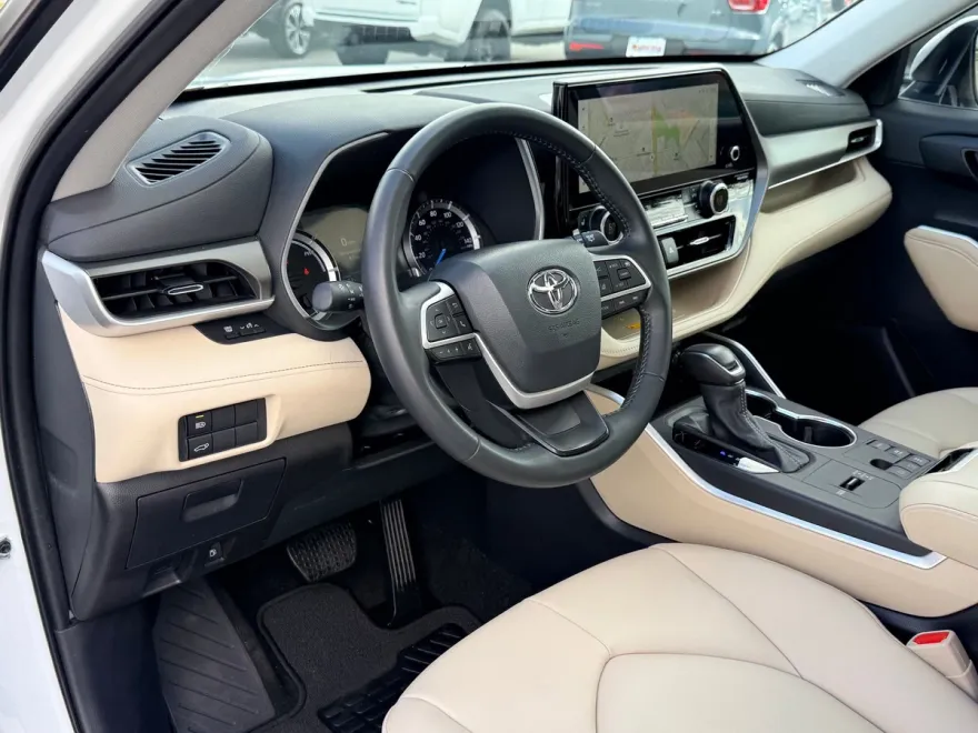 2024 Toyota Highlander Hybrid XLE photo 1