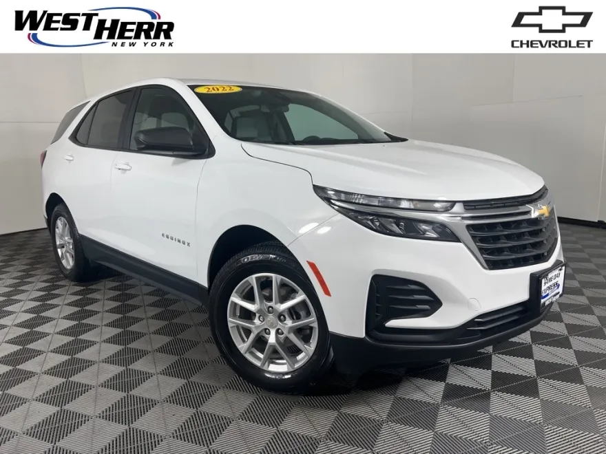 2022 Chevrolet Equinox LS photo 1