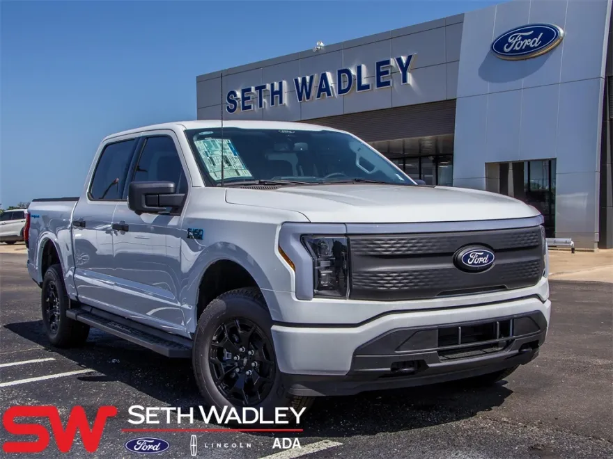 2025 Ford F-150 Lightning XLT photo 1