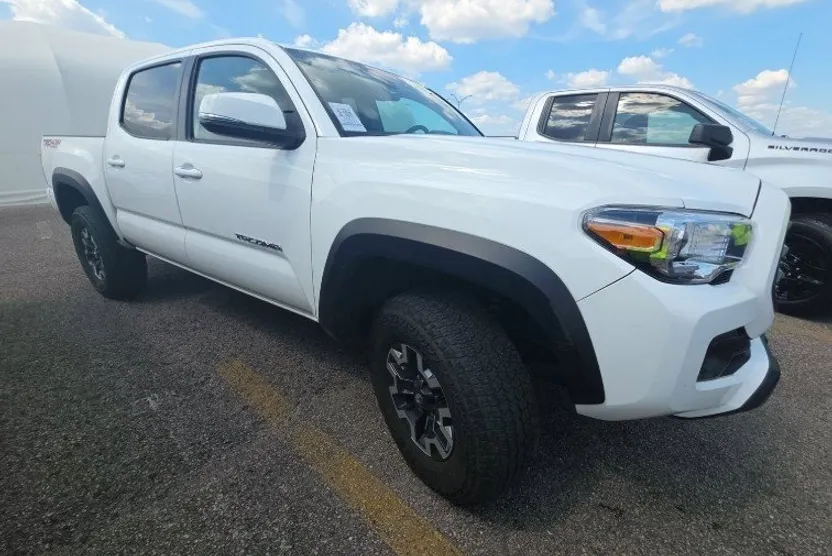2023 Toyota Tacoma SR5 4x4 photo 1