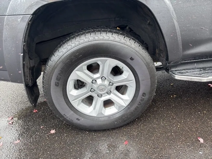 2020 Toyota 4Runner SR5 photo 1