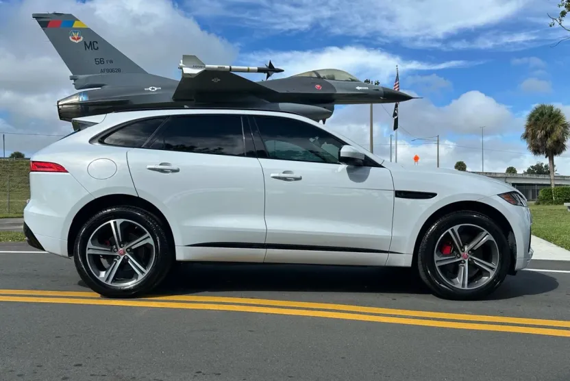2020 Jaguar F-PACE S photo 1