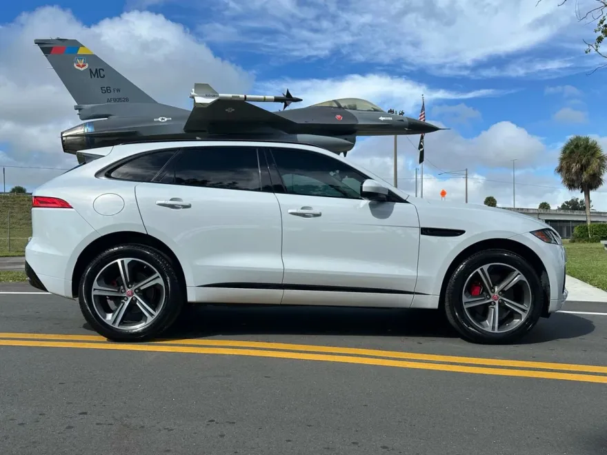 2020 Jaguar F-PACE S photo 1