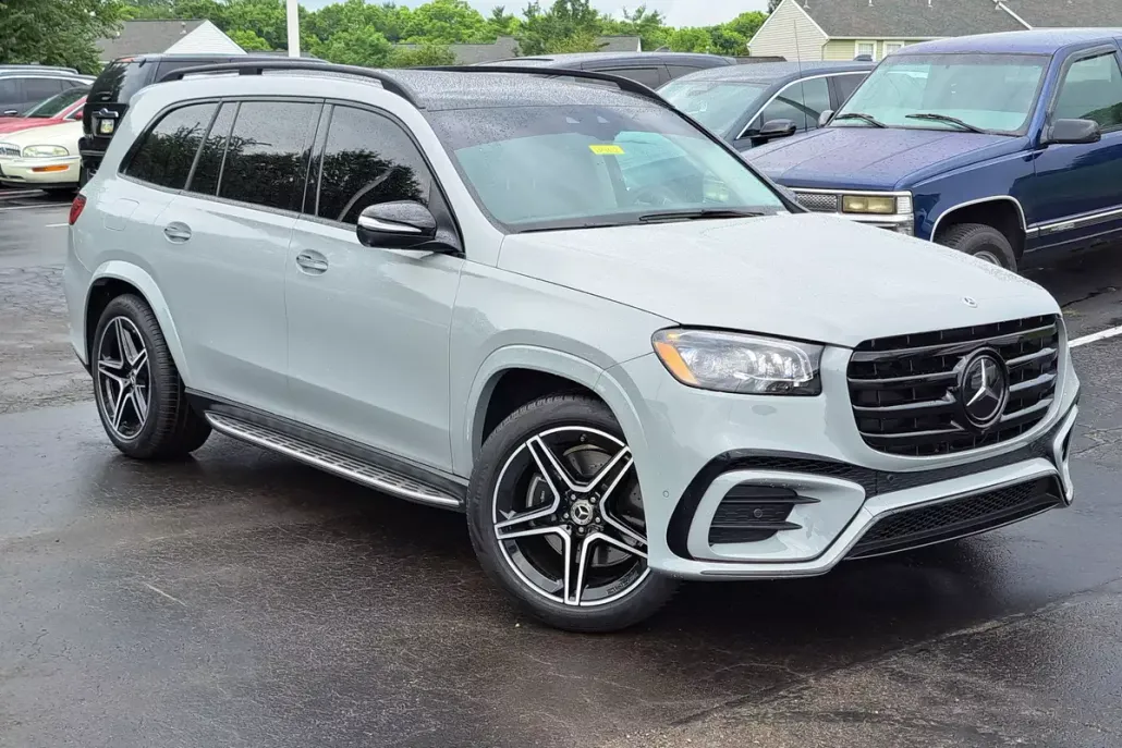 2025 Mercedes Benz GLS 450 4MATIC photo 1