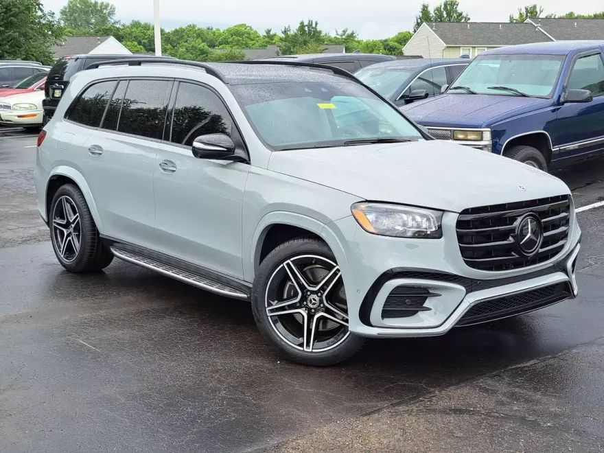 2025 Mercedes Benz GLS 450 4MATIC photo 1