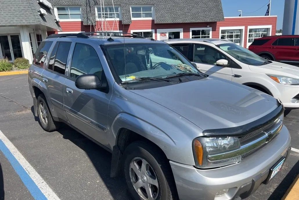 2004 Chevrolet Trailblazer LT photo 1