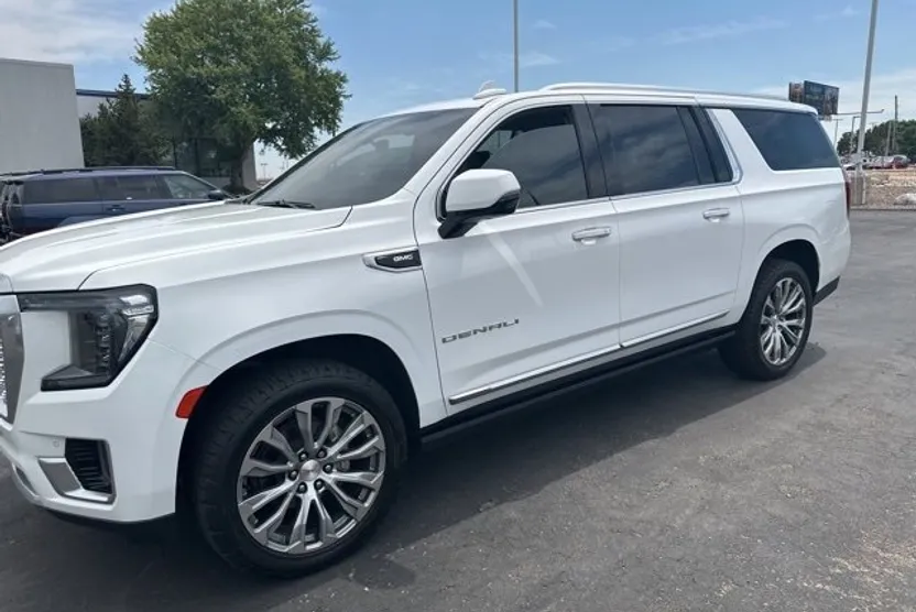 2022 Gmc Yukon XL Denali photo 1