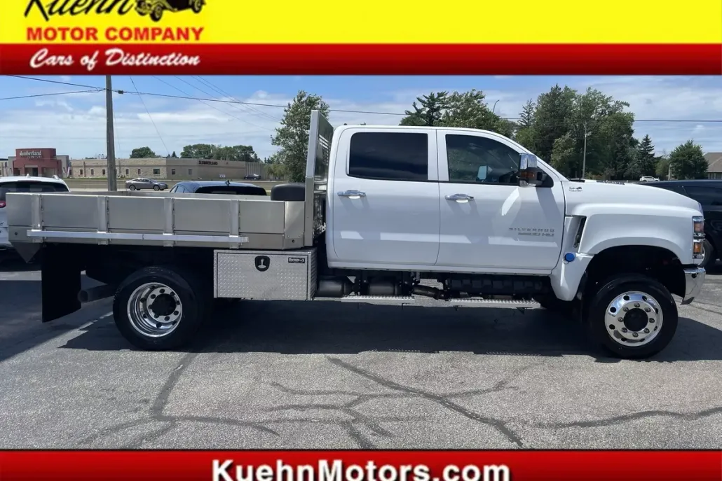 2024 Chevrolet Silverado photo 1