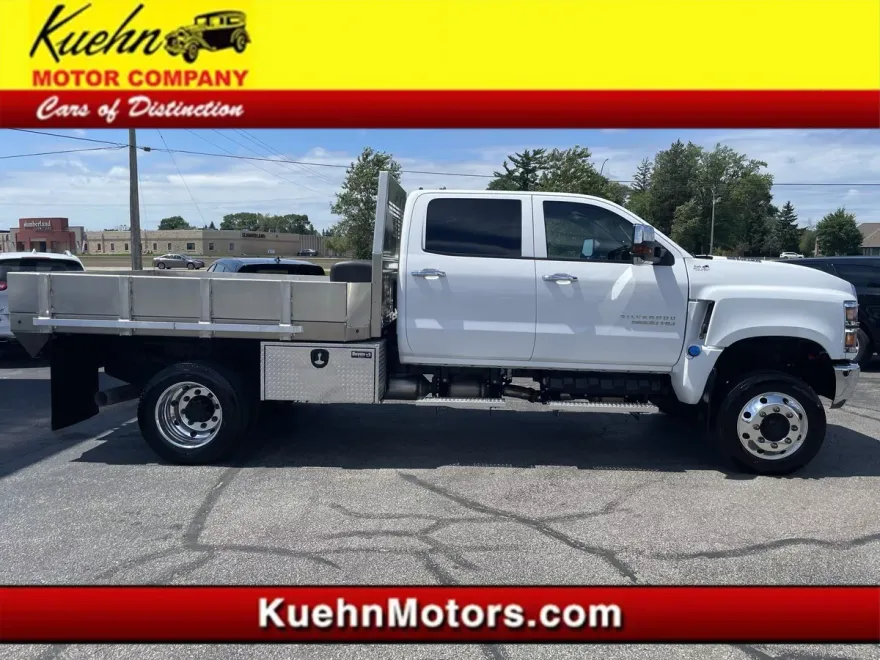 2024 Chevrolet Silverado photo 1