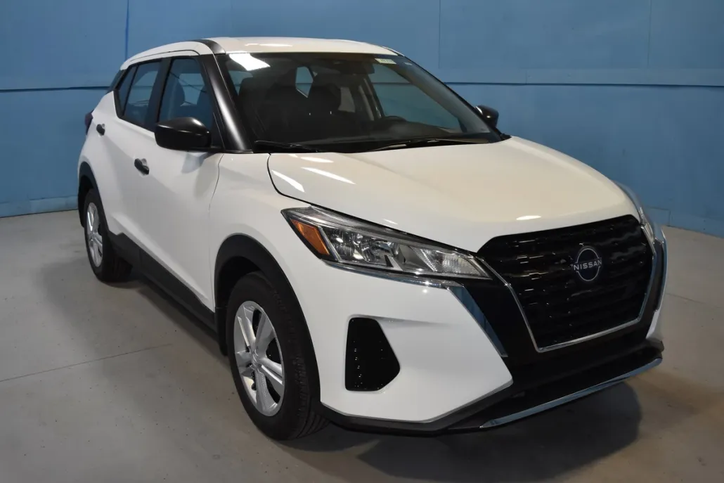 2025 Nissan Kicks Play S photo 1