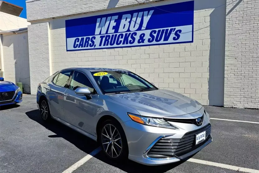2021 Toyota Camry XLE photo 1
