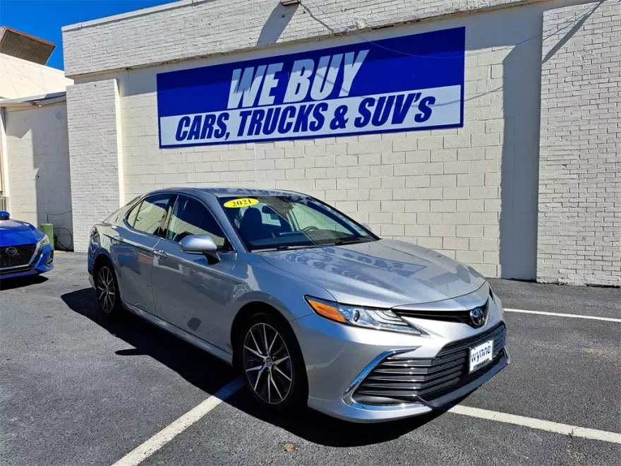 2021 Toyota Camry XLE photo 1