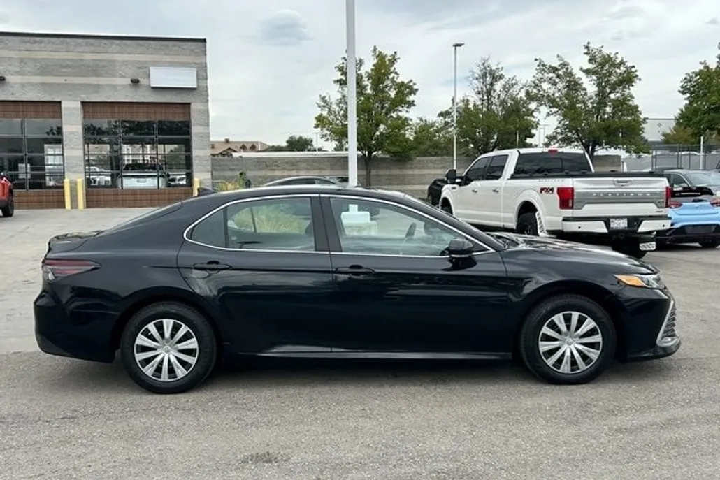 2023 Toyota Camry Hybrid LE photo 1