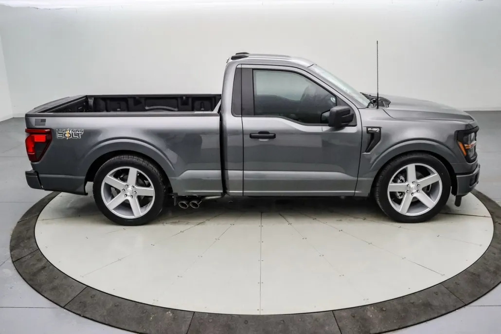 2025 Ford F-150 Lightning photo 1