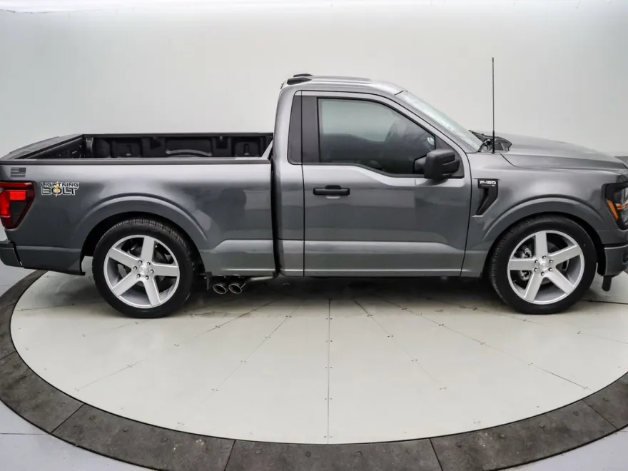 2025 Ford F-150 Lightning photo 1