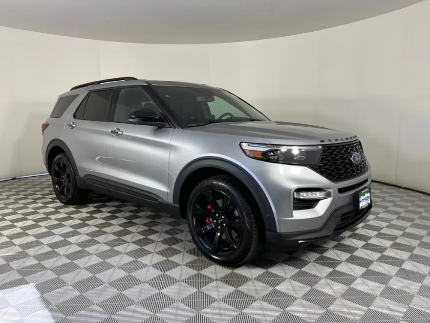 2022 Ford Explorer ST photo 1