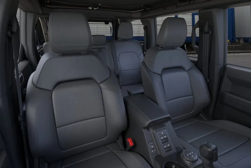 2025 Ford Bronco Outer Banks photo 9
