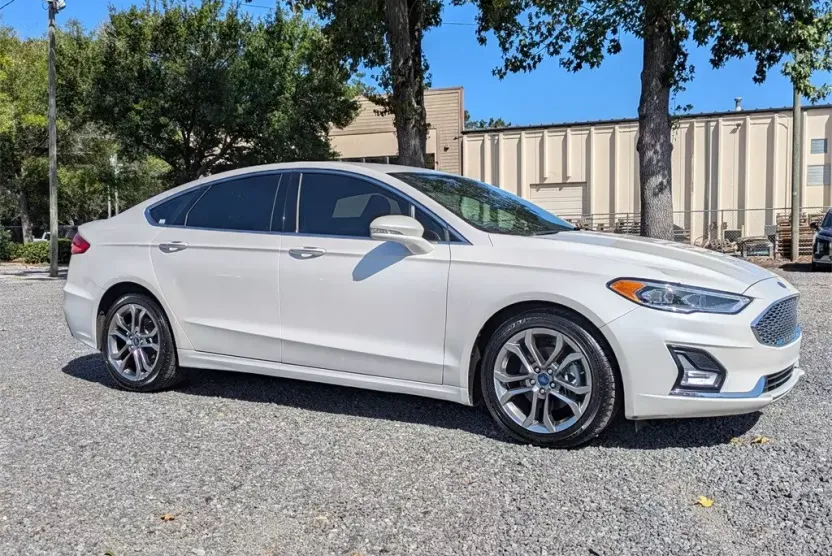 2020 Ford Fusion Hybrid Titanium photo 1