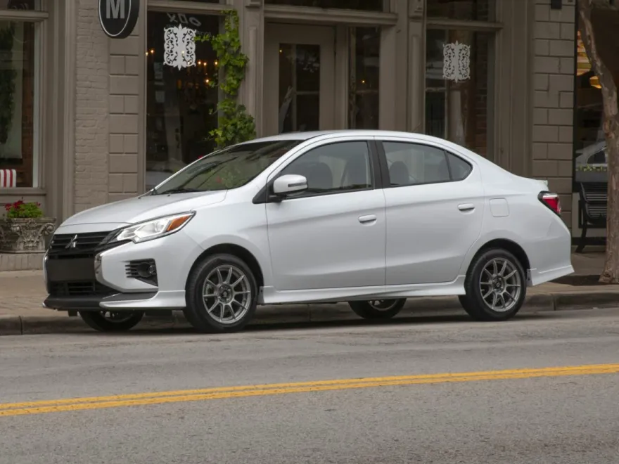 2024 Mitsubishi Mirage G4 photo 1