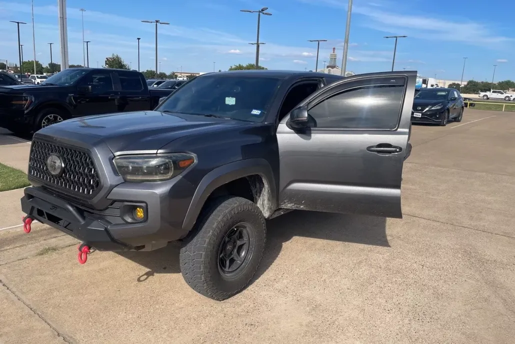 2018 Toyota Tacoma TRD Off-Road photo 1