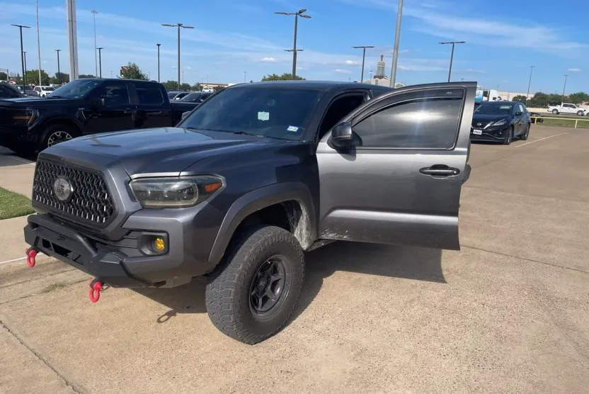 2018 Toyota Tacoma TRD Off-Road photo 1