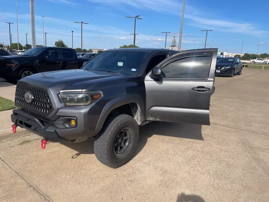 2018 Toyota Tacoma TRD Off-Road photo 1
