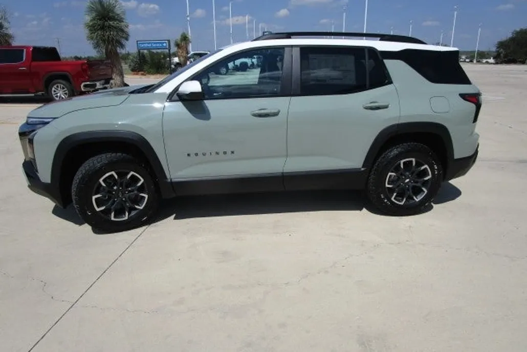 2026 Chevrolet Equinox ACTIV photo 1