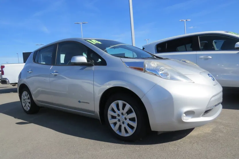 2014 Nissan Leaf S photo 1