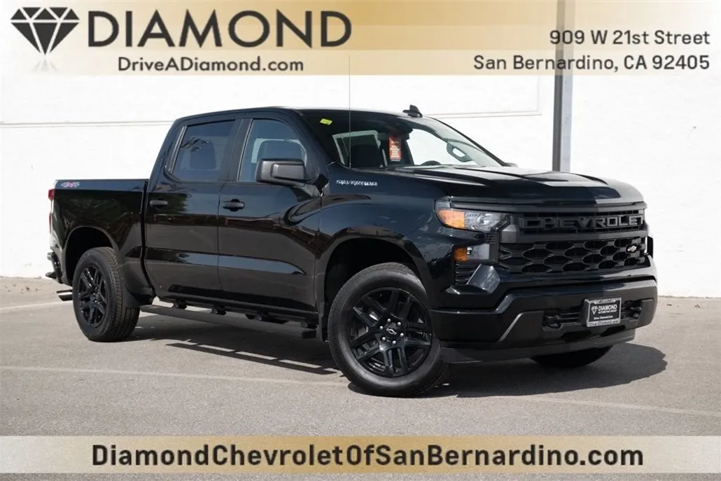 2025 Chevrolet Silverado 1500 Custom photo 1