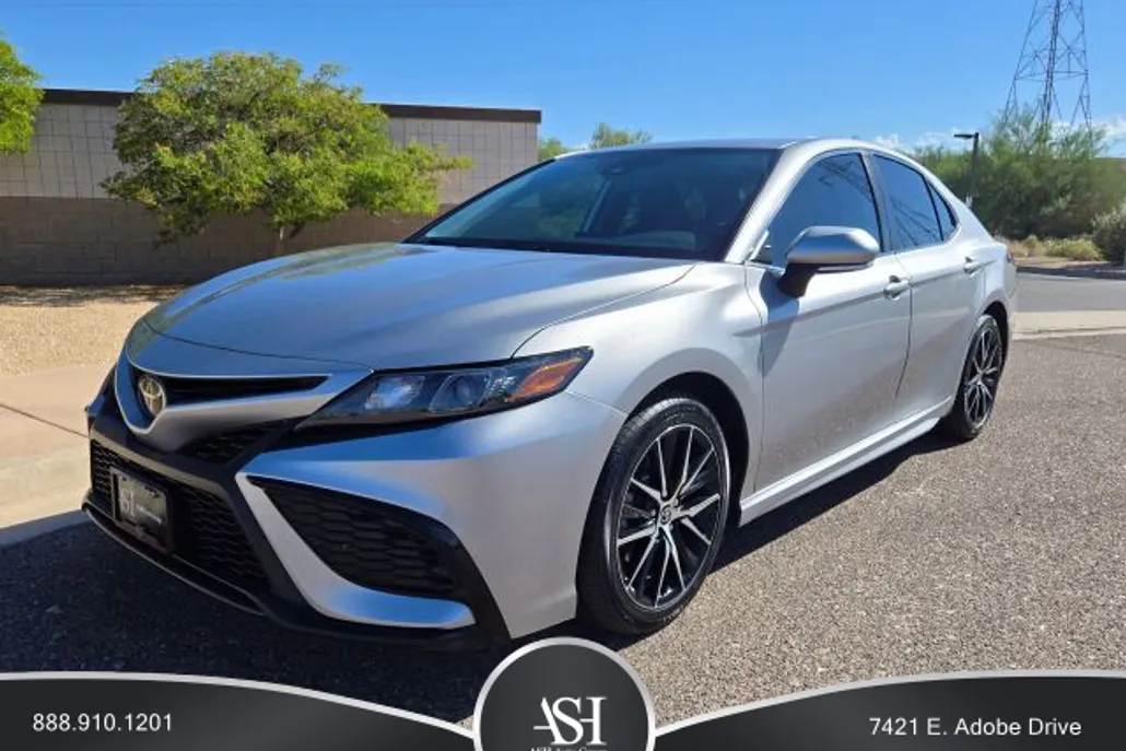 2022 Toyota Camry SE photo 1