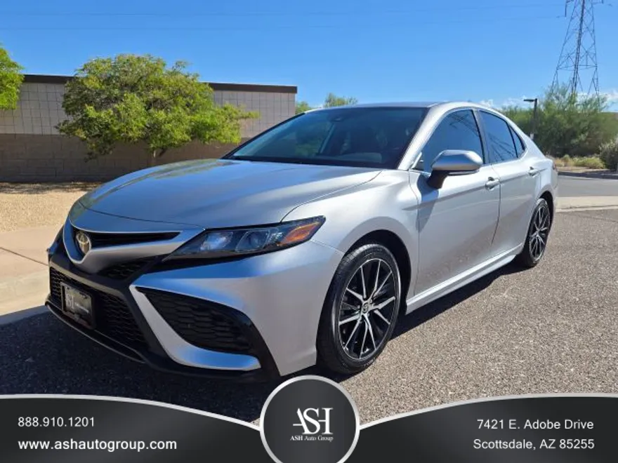 2022 Toyota Camry SE photo 1