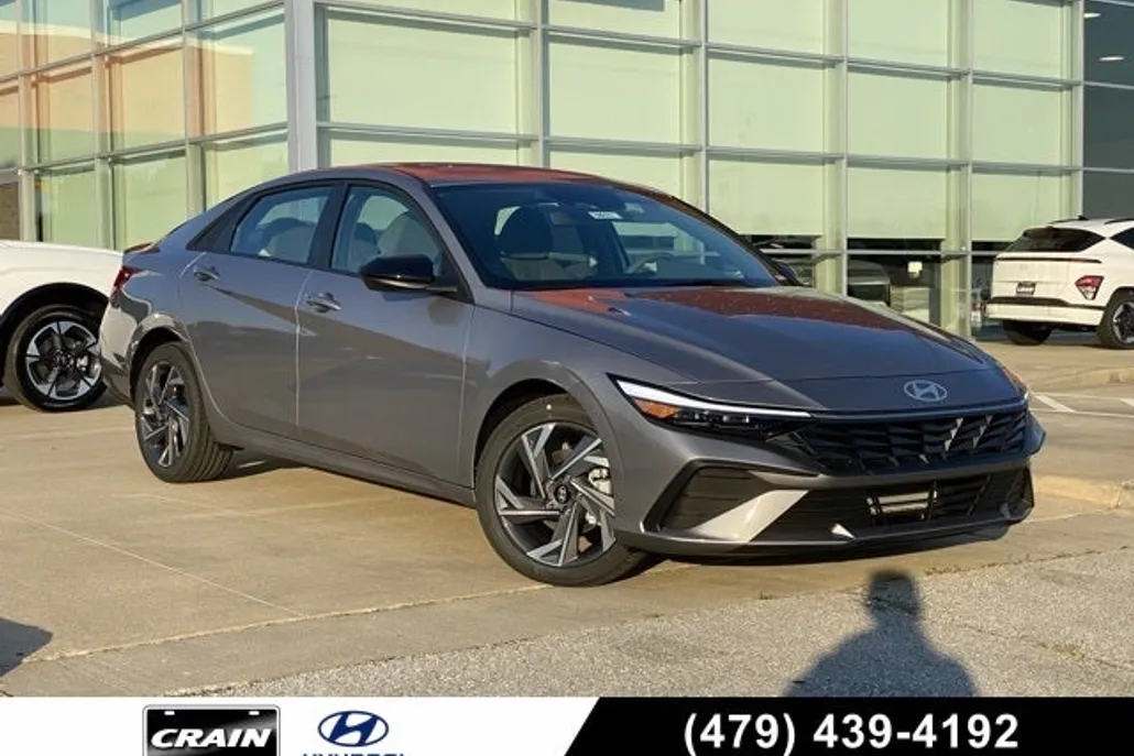 2025 Hyundai Elantra SEL Sport photo 1