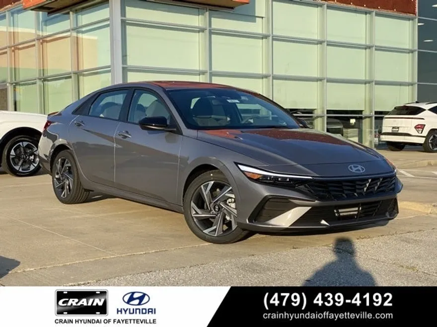 2025 Hyundai Elantra SEL Sport photo 1