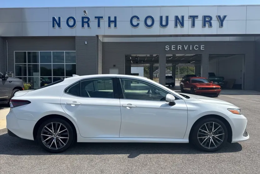 2023 Toyota Camry Hybrid XLE photo 1