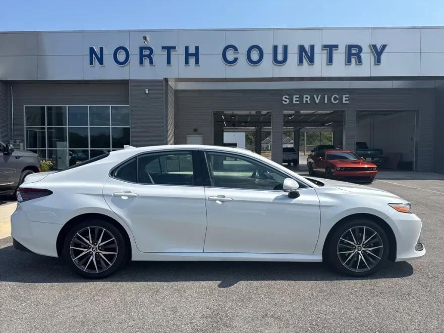 2023 Toyota Camry Hybrid XLE photo 1