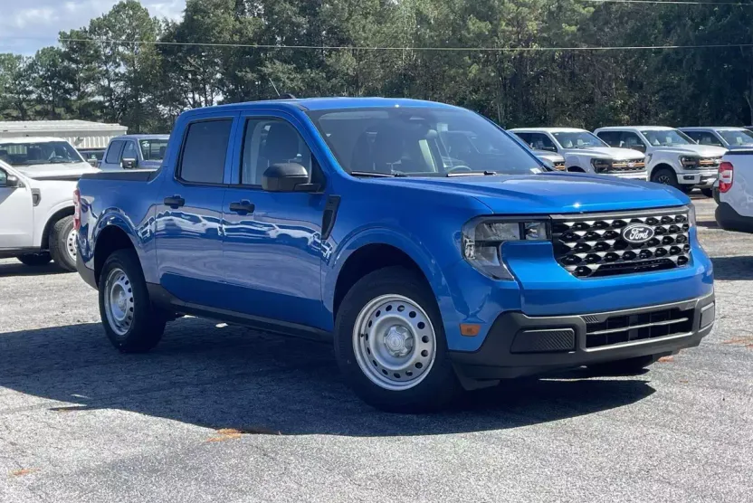2025 Ford Maverick XL photo 1