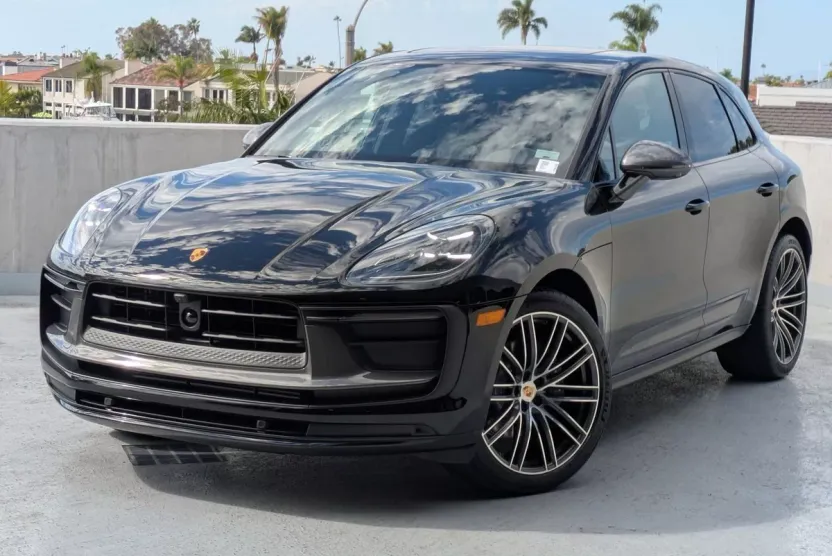 2026 Porsche Macan T photo 1