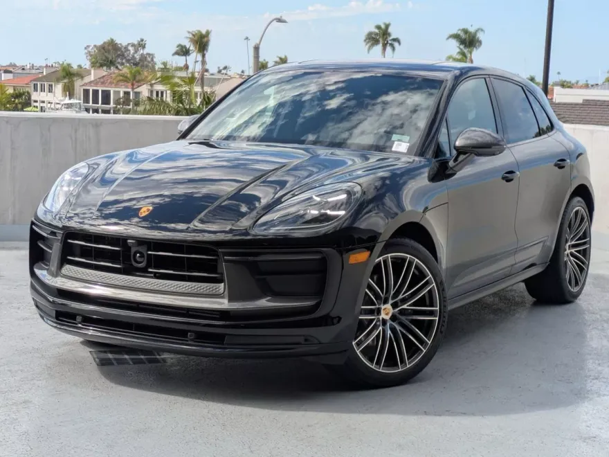 2026 Porsche Macan T photo 1
