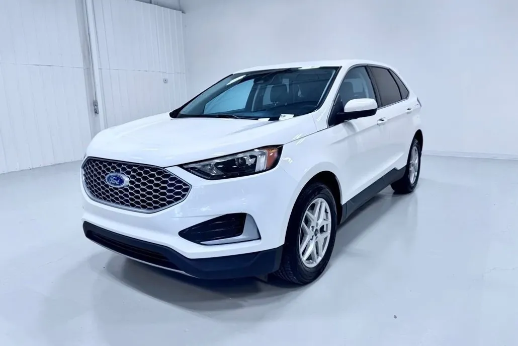 2023 Ford Edge SEL photo 1